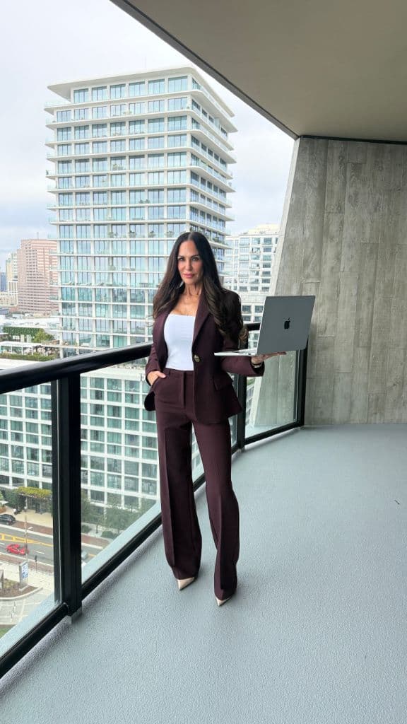 Dali working with clients